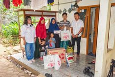 Gerobak Hancur Akibat Tawuran, Bapak Prabowo Berikan Gerobak Baru dan 