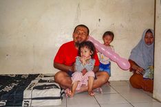 Pak Prabowo Belikan Gerobak Baru Tukang Nasi Goreng yang Hancur karena Tawuran Pelajar